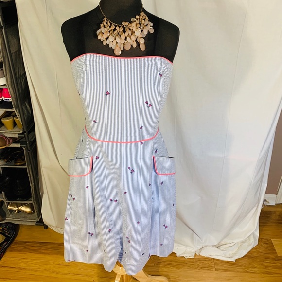 Lilly Pulitzer Dresses & Skirts - Lilly Pulitzer blue seersucker strapless dress. 8